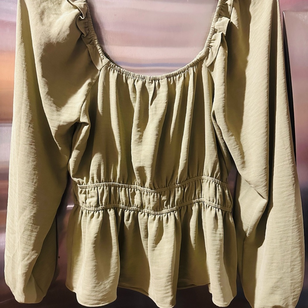 Nine West✨💚🍈Sage Green Blouse - Picture 5 of 5